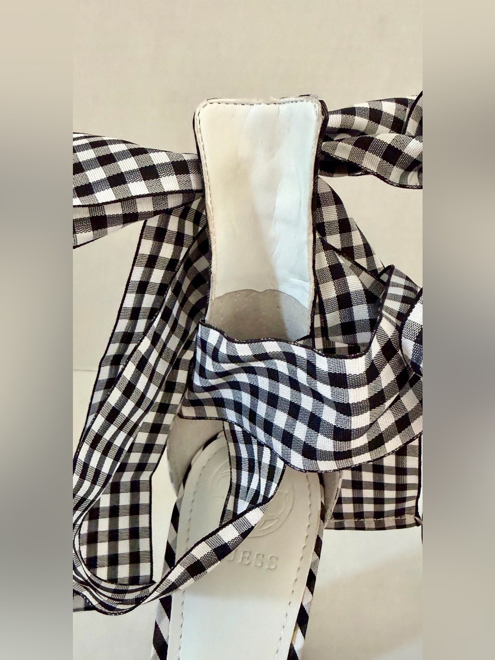 GUESS Allison Gingham Block Heel Sandals Size 7 With Box Excellent Condition - Picture 6 of 12